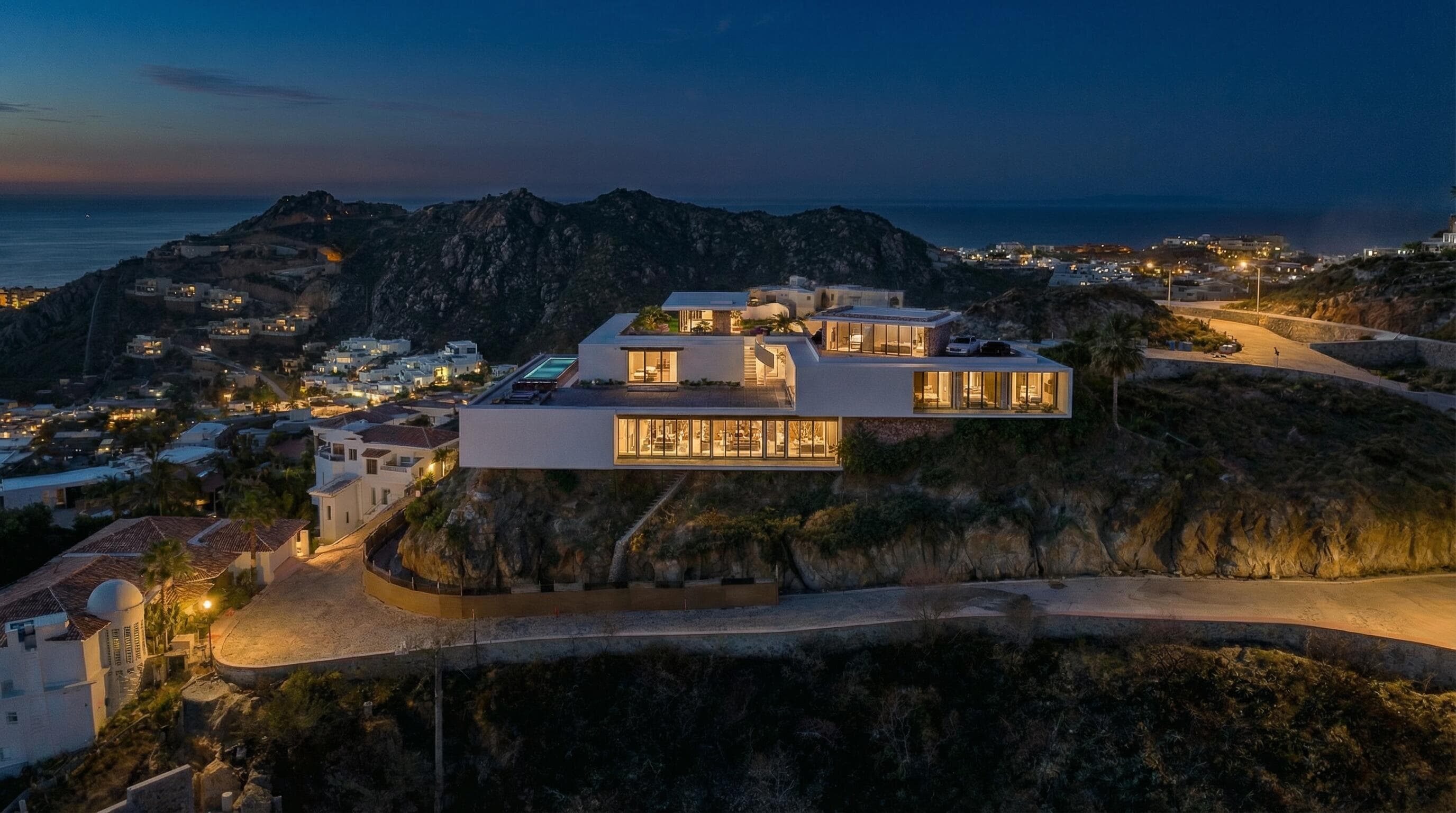 Villa del León night cliffside in Pedregal overlooking the Cabo ocean