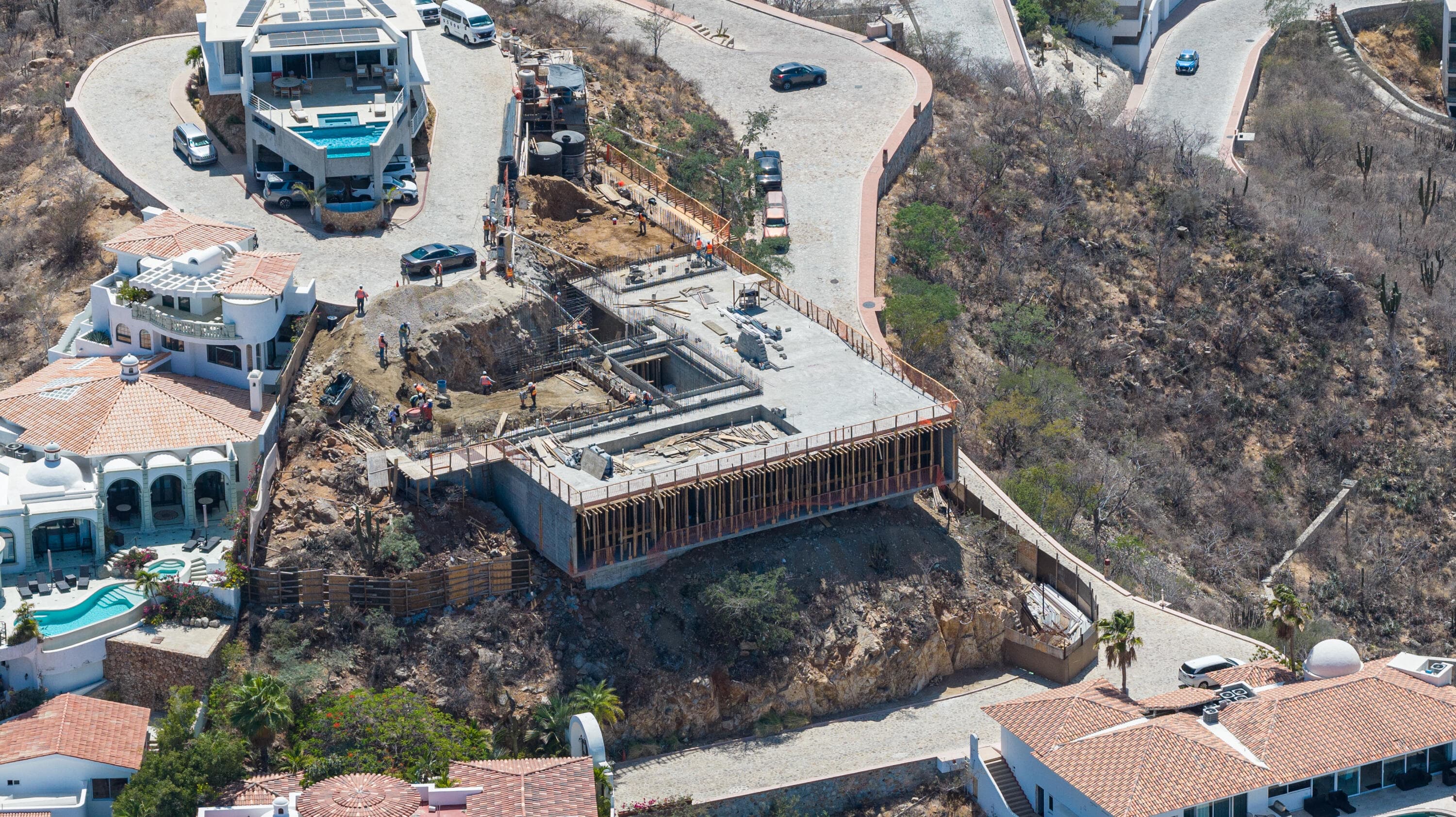 Villa del León poured terrace slab and hillside engineering in Pedregal, Cabo